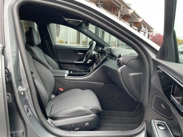 Mercedes-Benz C 180 AVANTGARDE Sedan