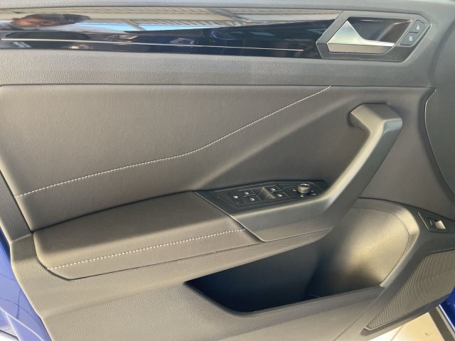 Volkswagen T-Roc 2.0 TSI 4 Motion DSG AHK Pano LED