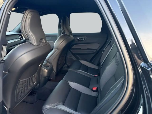 Volvo XC60 AWD Dark Plus