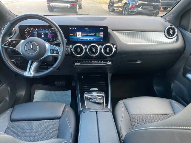 Mercedes-Benz B 180 B 180 d