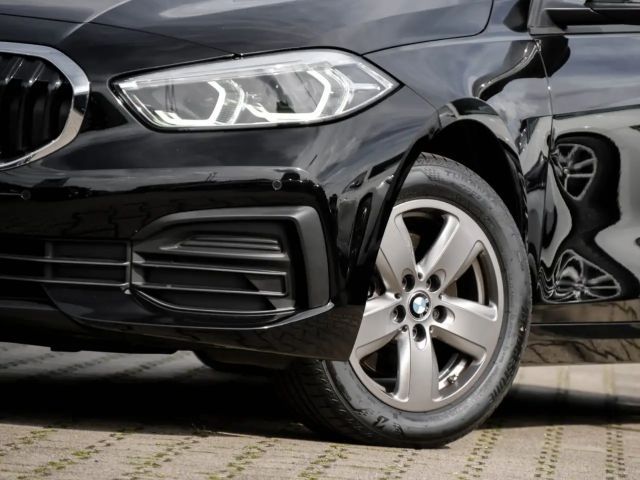 BMW 118 118i 5-deurs Advantage pakket Sedan