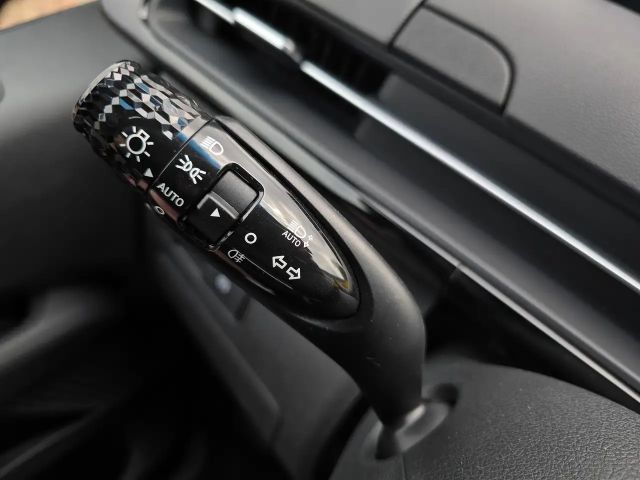 Hyundai Staria Signature