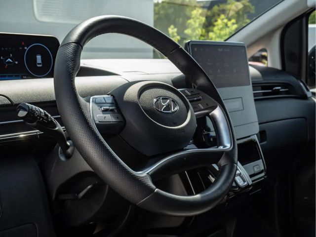 Hyundai Staria Signature