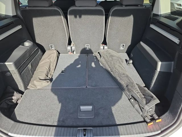 Volkswagen Touran 1.5 TSI Highline R-Line