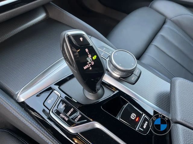 BMW 520 520d M-Sport Sedan