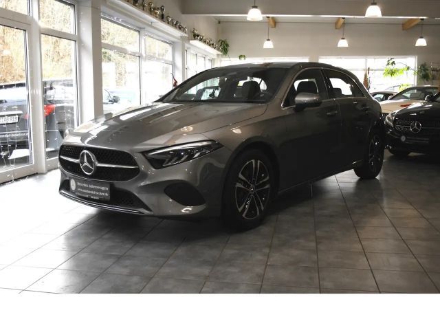 Mercedes-Benz A 180 Progres. Advanced *DISTRONIC*Volldigit.Display