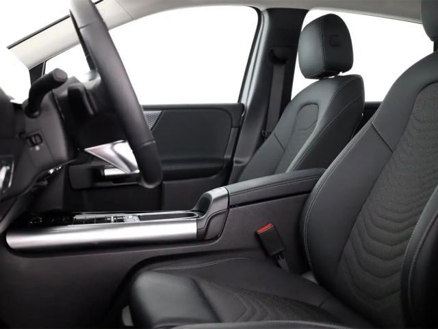 Mercedes-Benz B 180 Progressive Sedan Urban