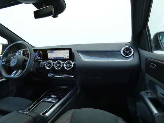 Mercedes-Benz B 180 AMG Line Sedan