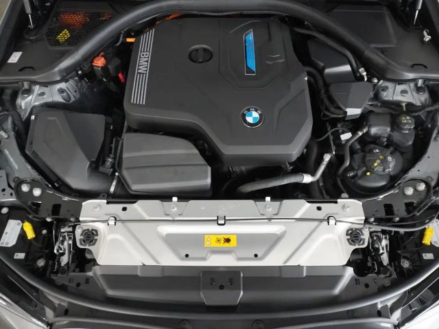 BMW 330 330e xDrive