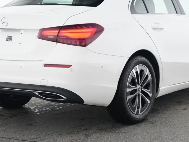 Mercedes-Benz A 180 A 180 d