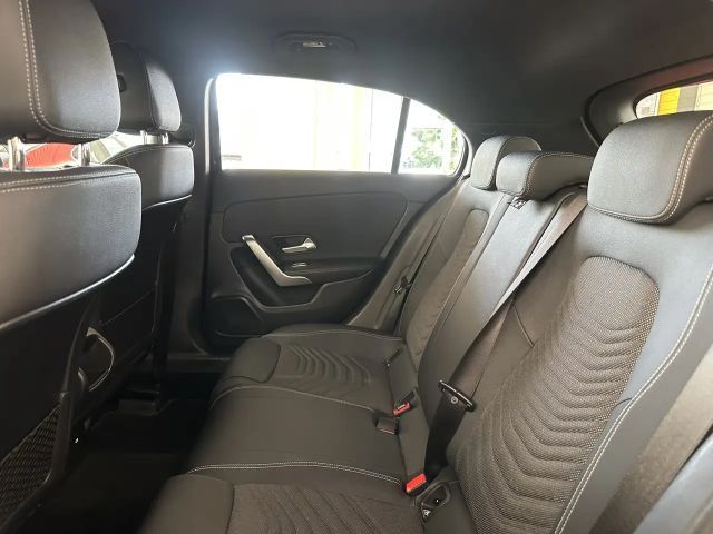 Mercedes-Benz A 180 *KAMERA*NAVi*LED*LEDER*SiTZHG*DAB*