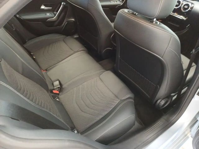 Mercedes-Benz A 180 LENKRADHEIZUNG LED HP KAMERA