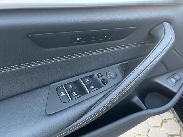 BMW 520 520d Luxury Line Touring xDrive