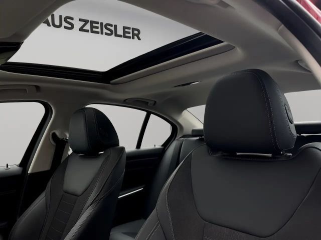 BMW 330 330i Sedan xDrive