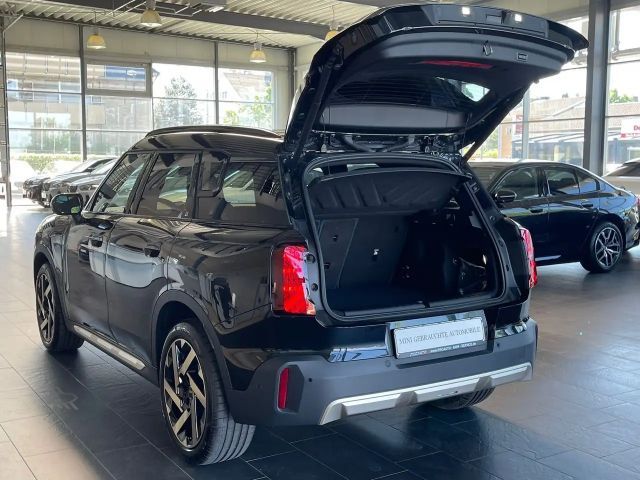 MINI Cooper Countryman C Favoured Trim Paket XL / 19 Zoll