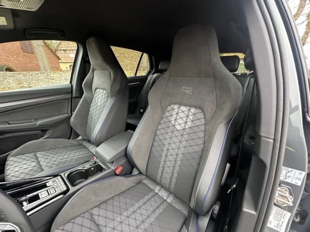 Volkswagen Golf DSG Golf VIII R-Line Style