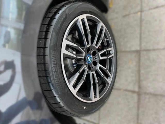BMW i5 eDrive40