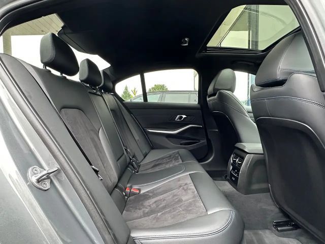 BMW 320 320d M-Sport Sedan xDrive