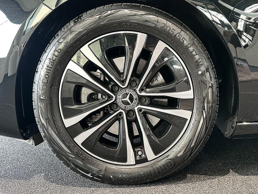Mercedes-Benz A 200 ProgressiveLAP+LED+Pano+AHK+Distronic