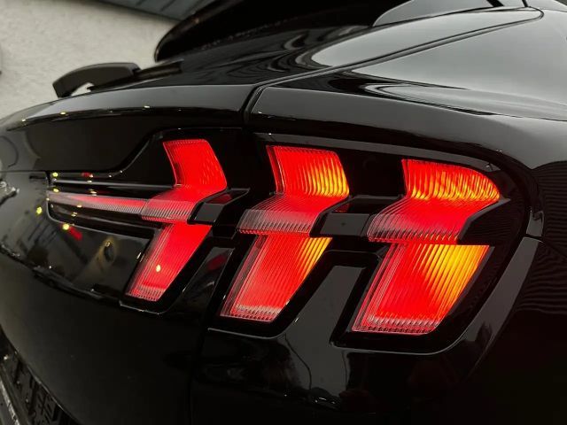 Ford Mustang Mach-E ST Line