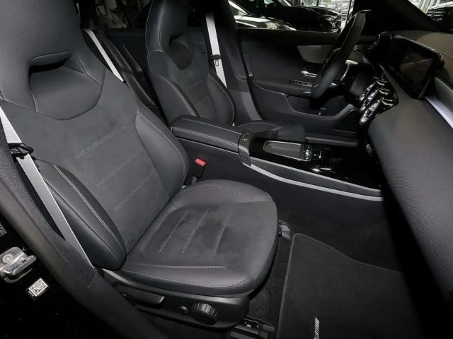 Mercedes-Benz CLA 200 AMG Line