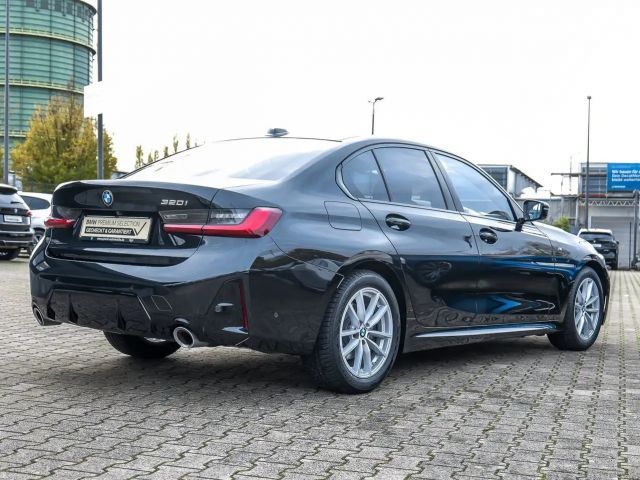 BMW 320 320i M-Sport Sedan