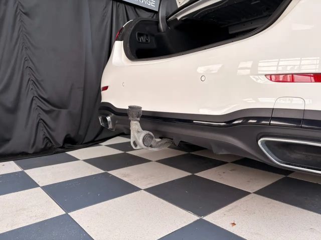 Mercedes-Benz C 220 AMG Line C 220 d Sedan