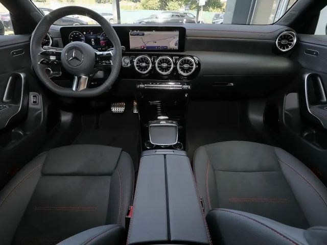 Mercedes-Benz CLA 200 AMG Line Coupé