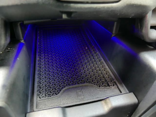 Mercedes-Benz E 200 AVANTGARDE Sedan