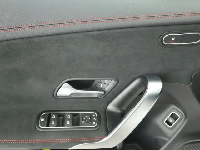 Mercedes-Benz CLA 200 AMG Line Shooting Brake