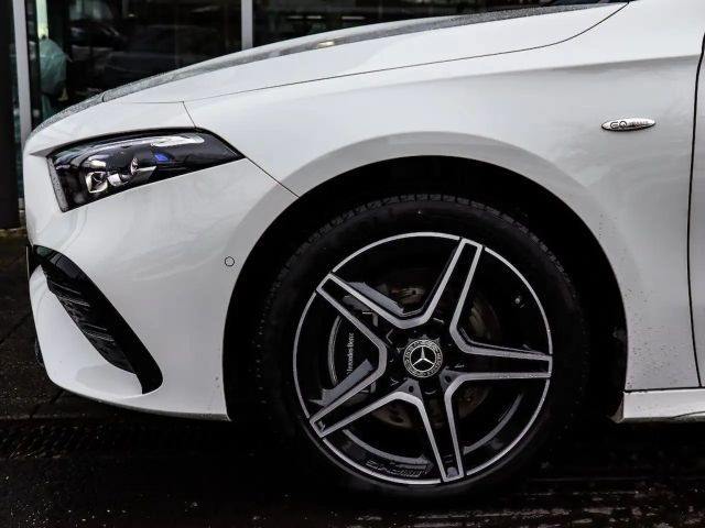 Mercedes-Benz A 250 A 250 e AMG Line
