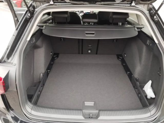 Volkswagen Golf Life Variant