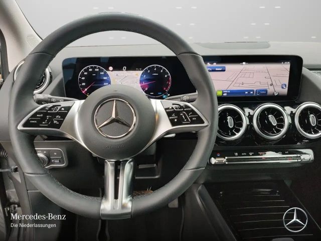 Mercedes-Benz B 200 Progressive Sedan