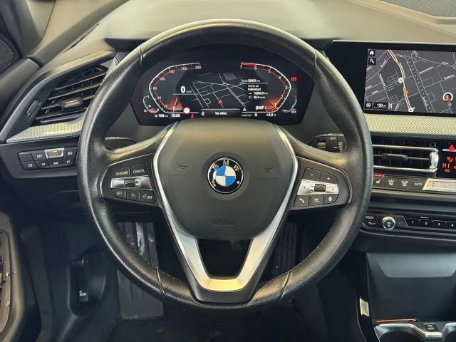 BMW 118 118i 5-deurs Sedan