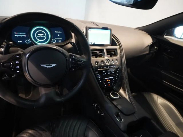 Aston Martin DB11 V8