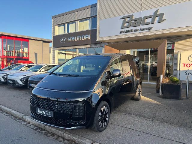 Hyundai Staria Signature