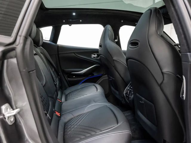 Aston Martin DBX Magnetic Silver Onyx Black