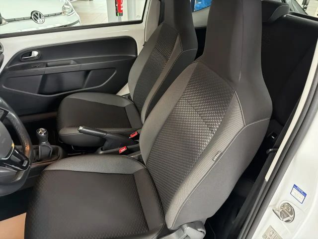 Volkswagen up! Active
