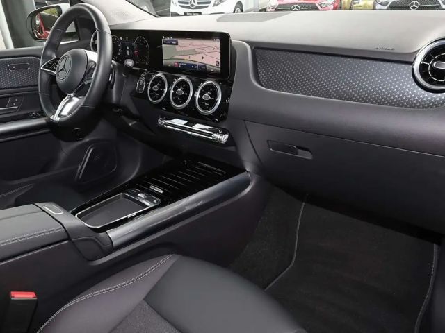 Mercedes-Benz B 200 Sedan