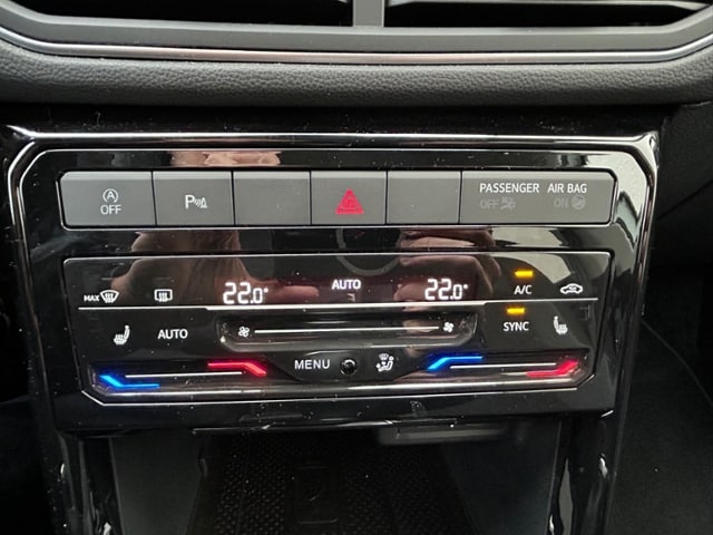 Volkswagen T-Cross "GOAL" 1.0 l TSI LED AHK PDC SHZ RFK GRA