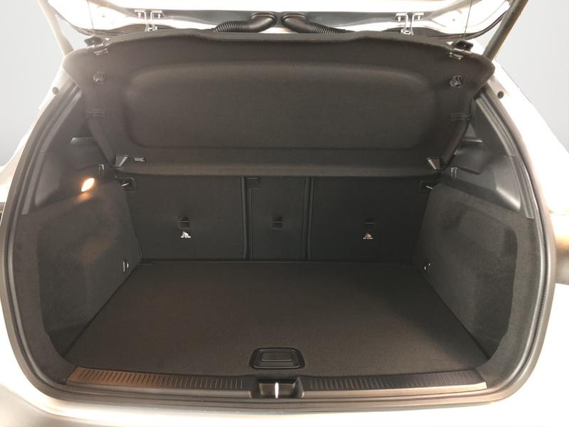 Mercedes-Benz B 180 AMG Line Sedan