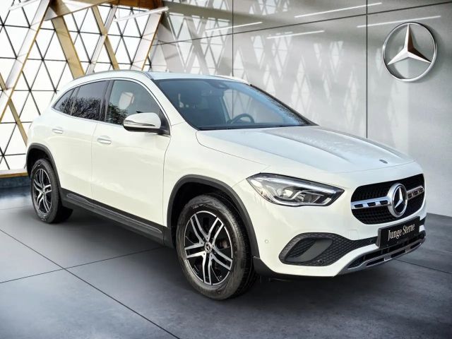 Mercedes-Benz GLA 200 Progressive