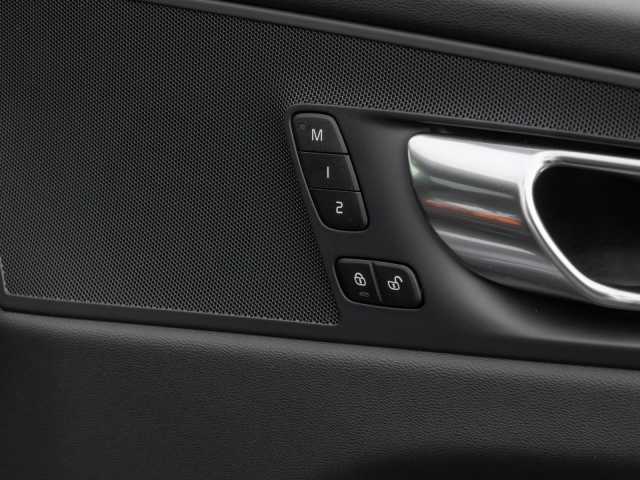 Volvo XC60 AWD Dark Plus