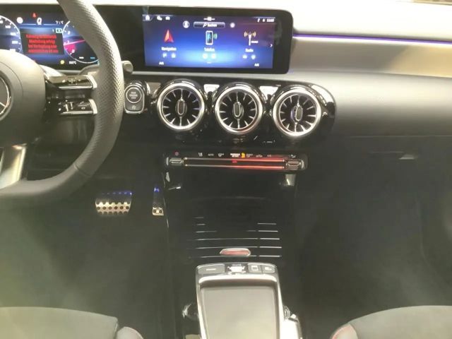 Mercedes-Benz CLA 200 AMG Line Coupé