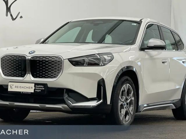 BMW X1 IX1 A XDRIVE30 PDC RFK SHZ AdaptLED H&K 18" LM