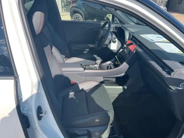 Lexus LBX E-Four Emotion