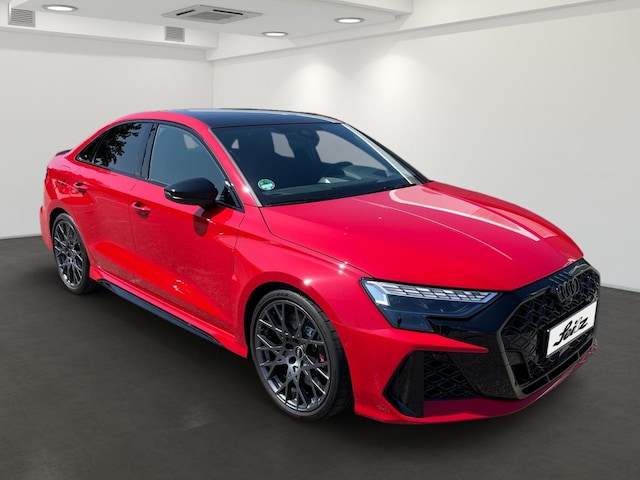 Audi RS3 Quattro S-Tronic Sedan