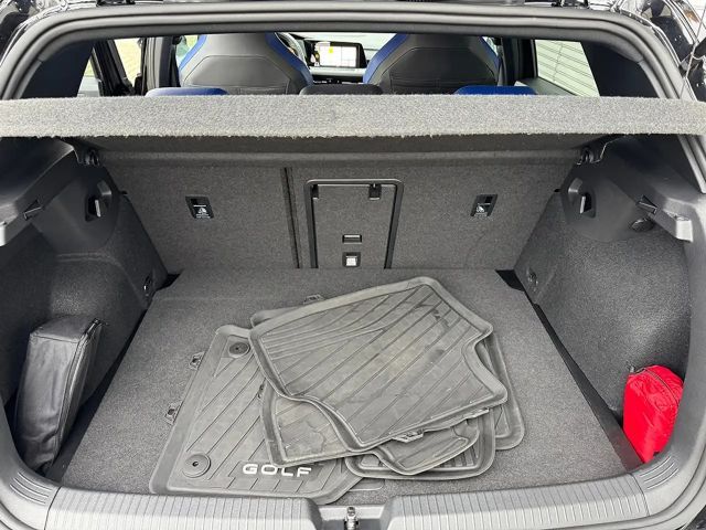 Volkswagen Golf 2.0 TSI Golf VIII Style