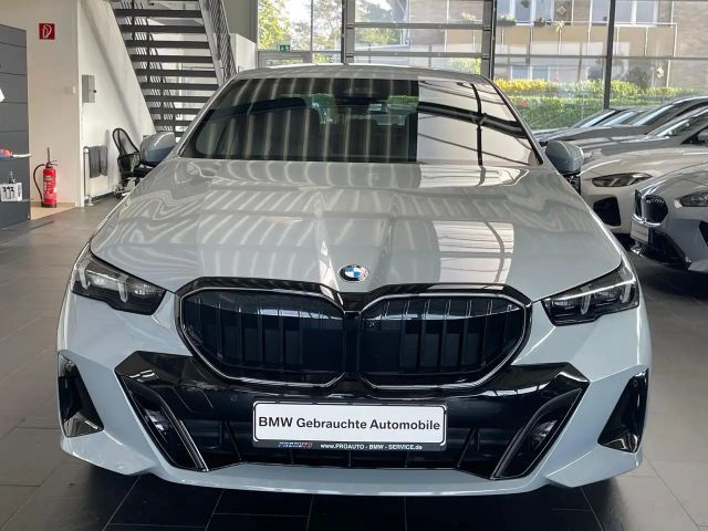BMW 520 520i M-Sport Sedan