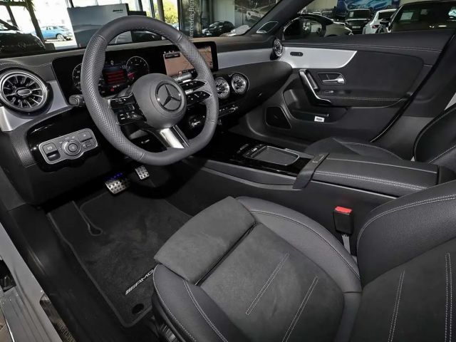 Mercedes-Benz CLA 200 AMG Line Coupé